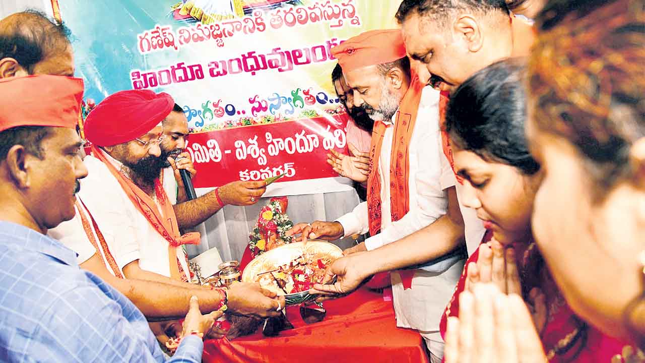 కాంగ్రెస్‌ రాజకీయ డ్రామాలు