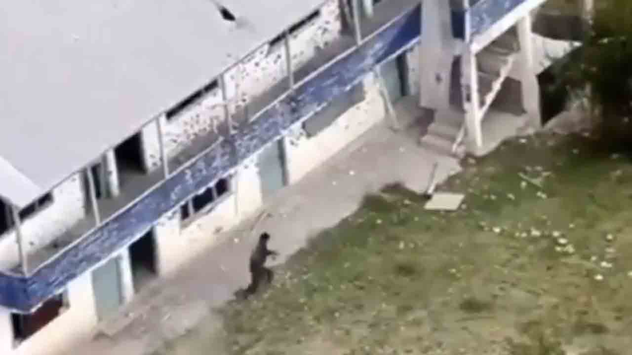 Baramulla | బారాముల్లా ఎన్‌కౌంటర్‌.. పారిపోతున్న టెర్రరిస్ట్‌పై సైన్యం తూటాల వర్షం.. డ్రోన్‌ ఫుటేజ్‌