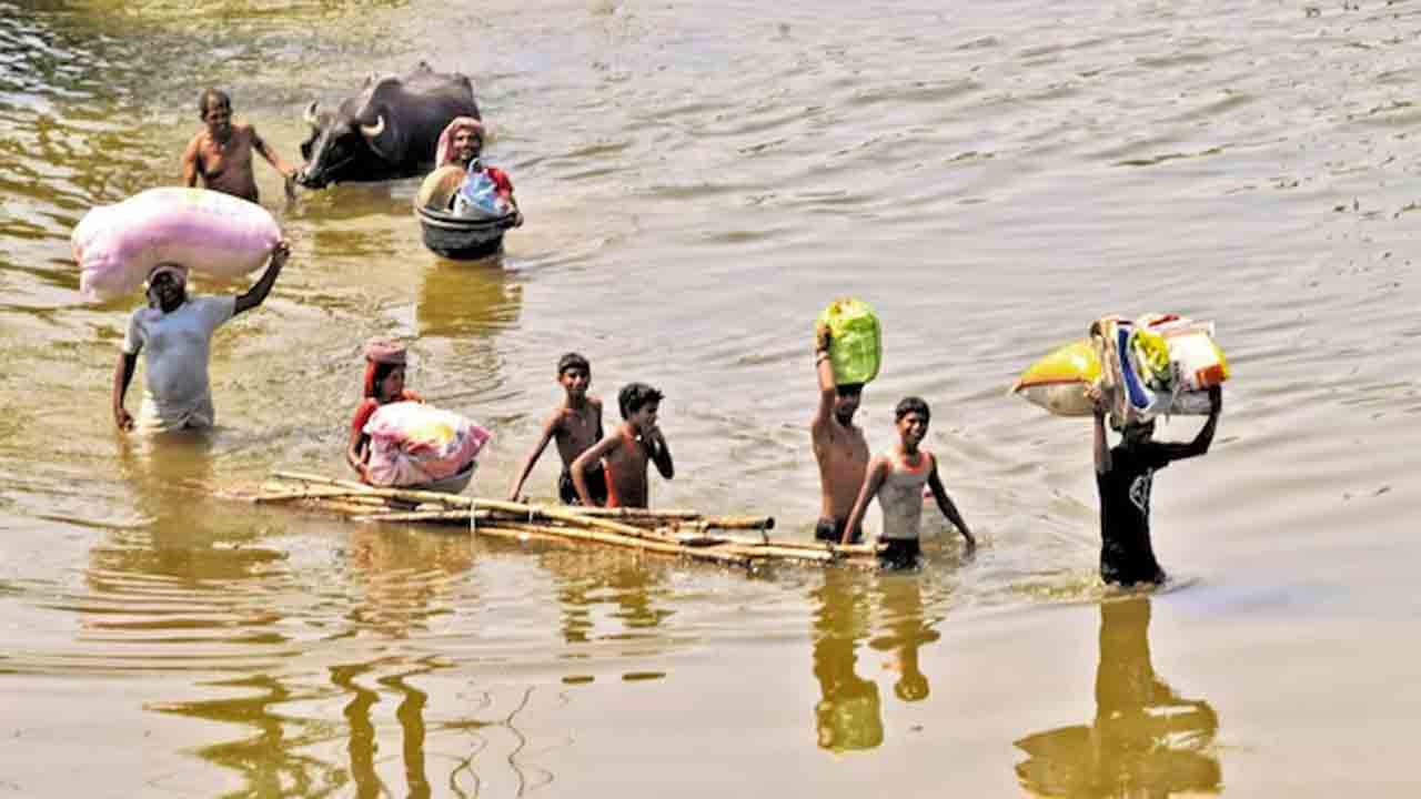 Bihar floods | బీహార్‌లో వరద బీభత్సం.. బద్దలైన ఆరు బ్యారేజీలు.. పవర్‌ గ్రిడ్‌ కంట్రోల్‌ రూమ్‌లోకి నీరు
