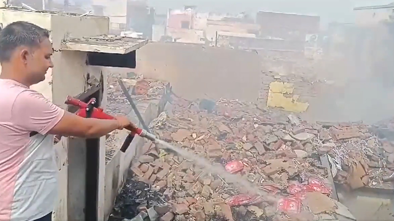 Blast in house | ఇంట్లో భారీ పేలుడు.. ముగ్గురు మృతి.. ఏడుగురికి గాయాలు