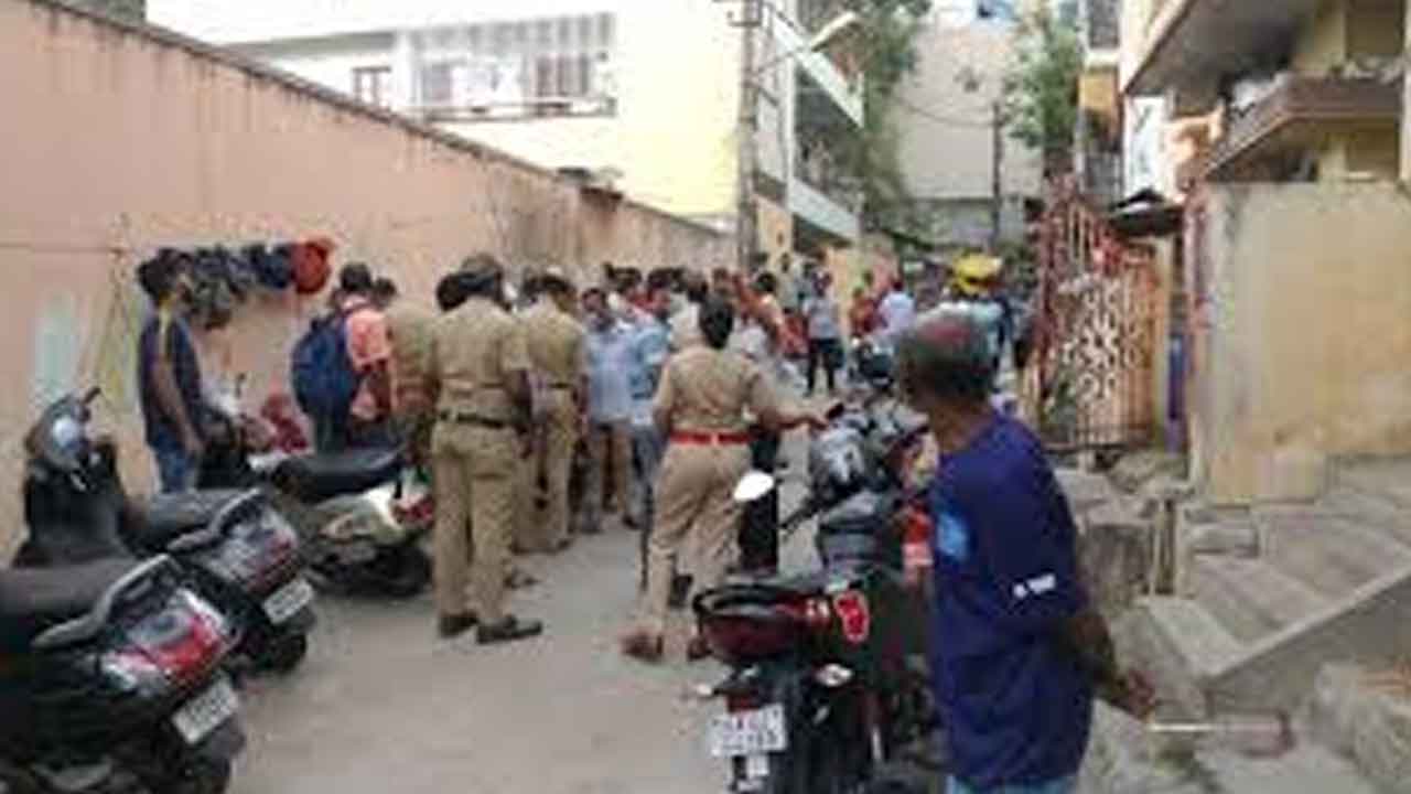 Bengaluru | మహిళను 32 ముక్కలుగా కోసి ఫ్రిడ్జిలో దాచారు