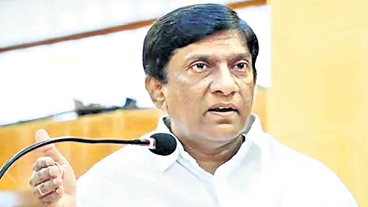 సీఎంకు కాళేశ్వరంపై అవగాహనలేదు