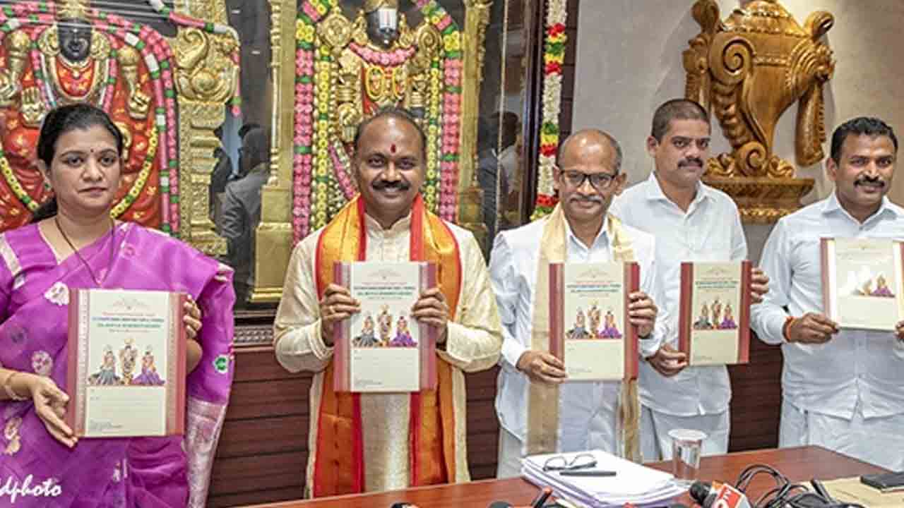 Brahmotsavams | శ్రీవారి బ్రహ్మోత్సవాల వాహనసేవల బుక్‌లెట్‌ ఆవిష్కరణ