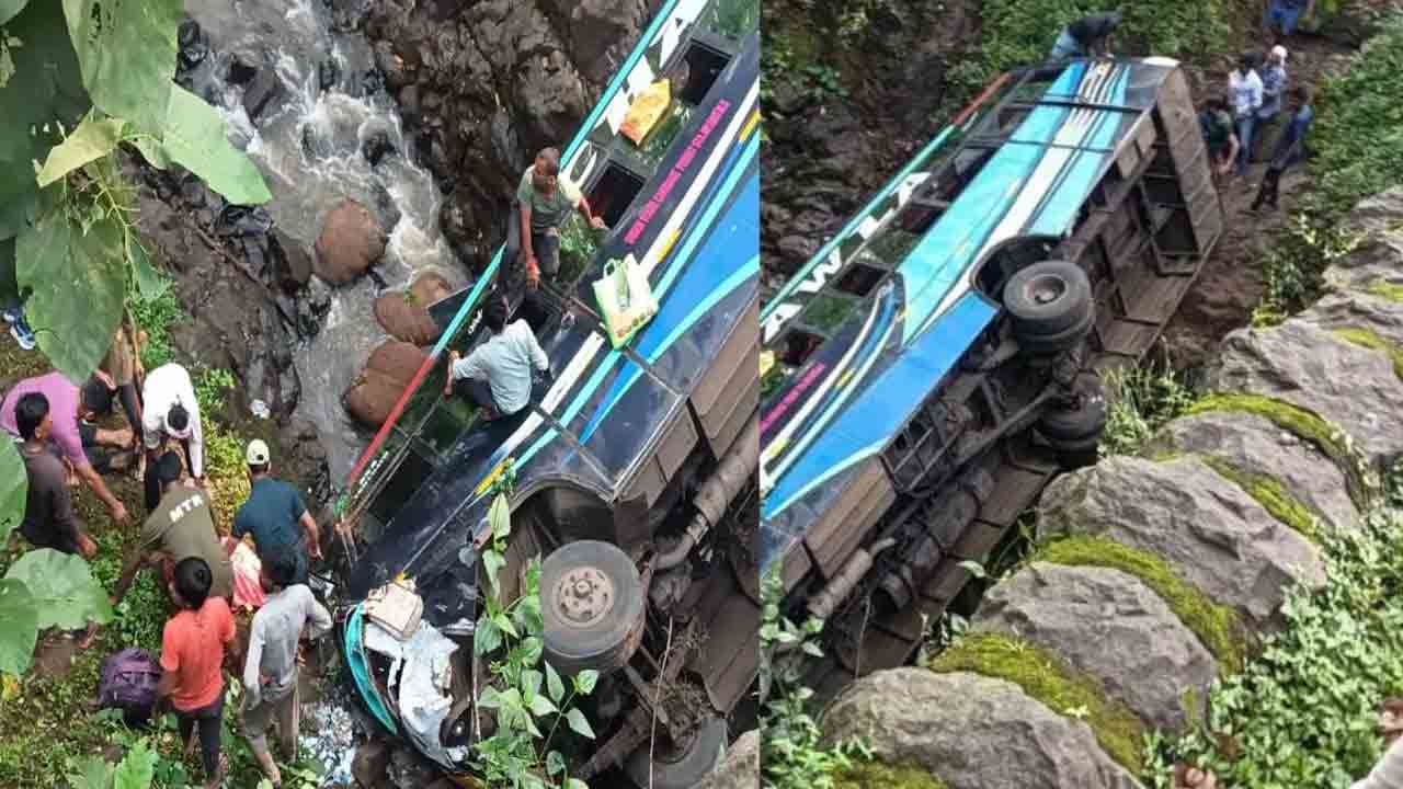 Road Accident | ఘోర రోడ్డు ప్రమాదం.. లోయలో పడిన బస్సు.. నలుగురు మృతి