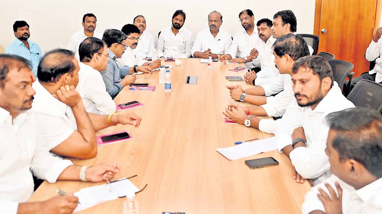 బీసీ రిజర్వేషన్లపై బీఆర్‌ఎస్‌ టూర్‌