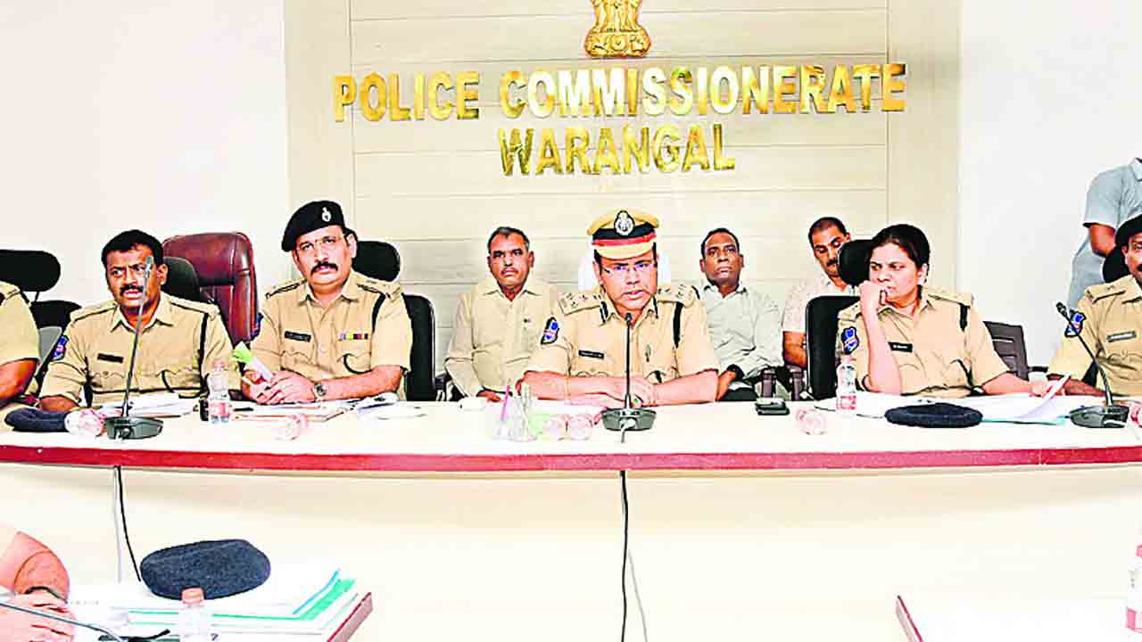 రౌడీషీటర్లపై నిఘా పెట్టాలి : సీపీ