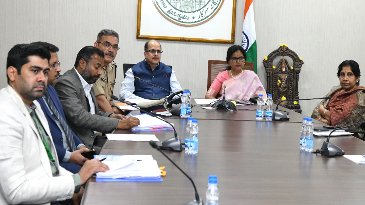 Floods | వరద నష్టంపై కేంద్ర బృందానికి వివరించిన సీఎస్‌