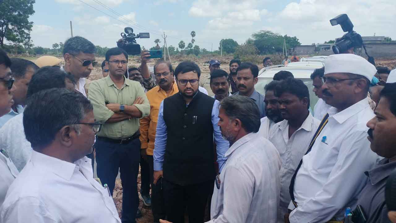 సాయం చేసి ఆదుకోండి సారూ