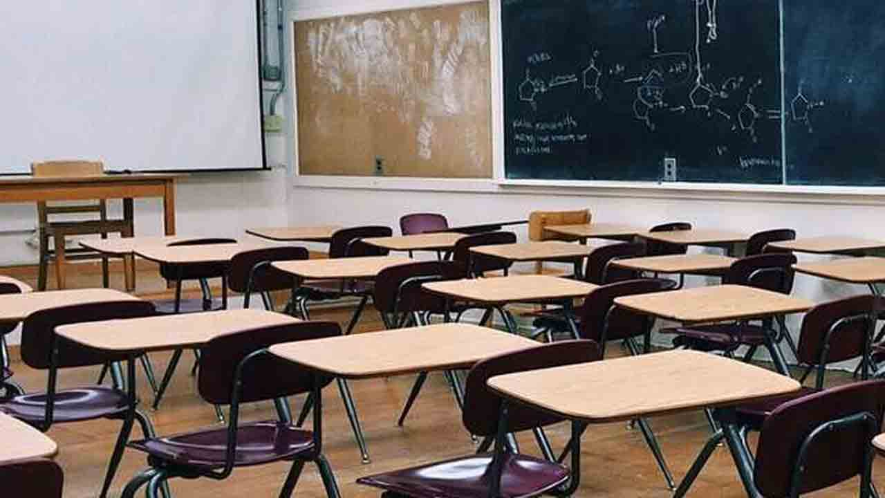 Girl Shot At By Boy | కోచింగ్ సెంటర్ క్లాస్‌రూమ్‌లో.. బాలికపై బాలుడు కాల్పులు