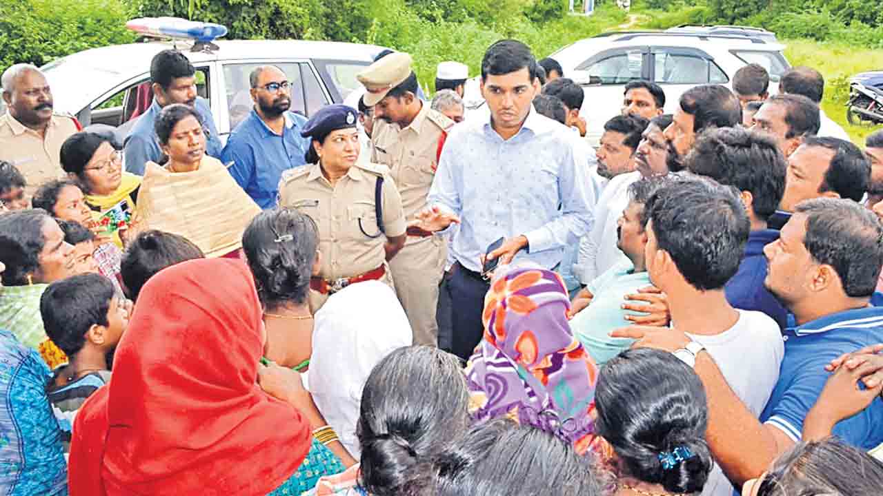 వరద బాధితులను ఆదుకుంటాం