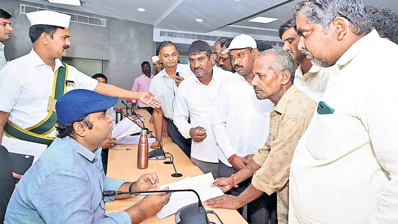 విజ్ఞప్తులు సత్వరమే పరిషరించేలా చర్యలు