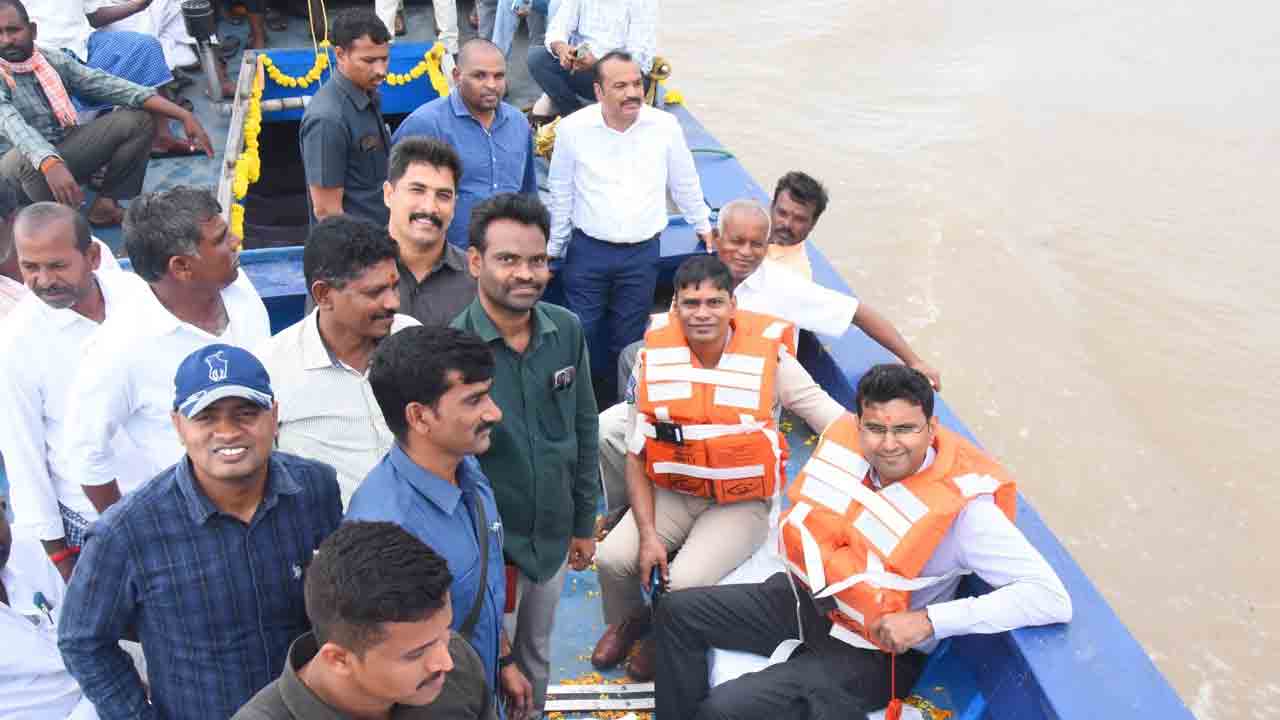 బోటెక్కి.. గుర్రంగడ్డ చేరి..