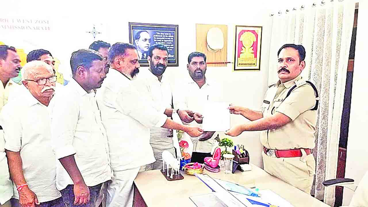 కాంగ్రెస్‌లో ఫ్యాక్షన్‌ వార్‌