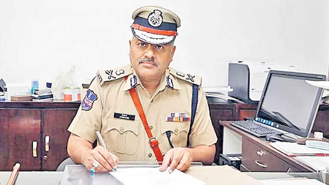 వరద సహాయక చర్యల్లో పోలీస్ శాఖ
