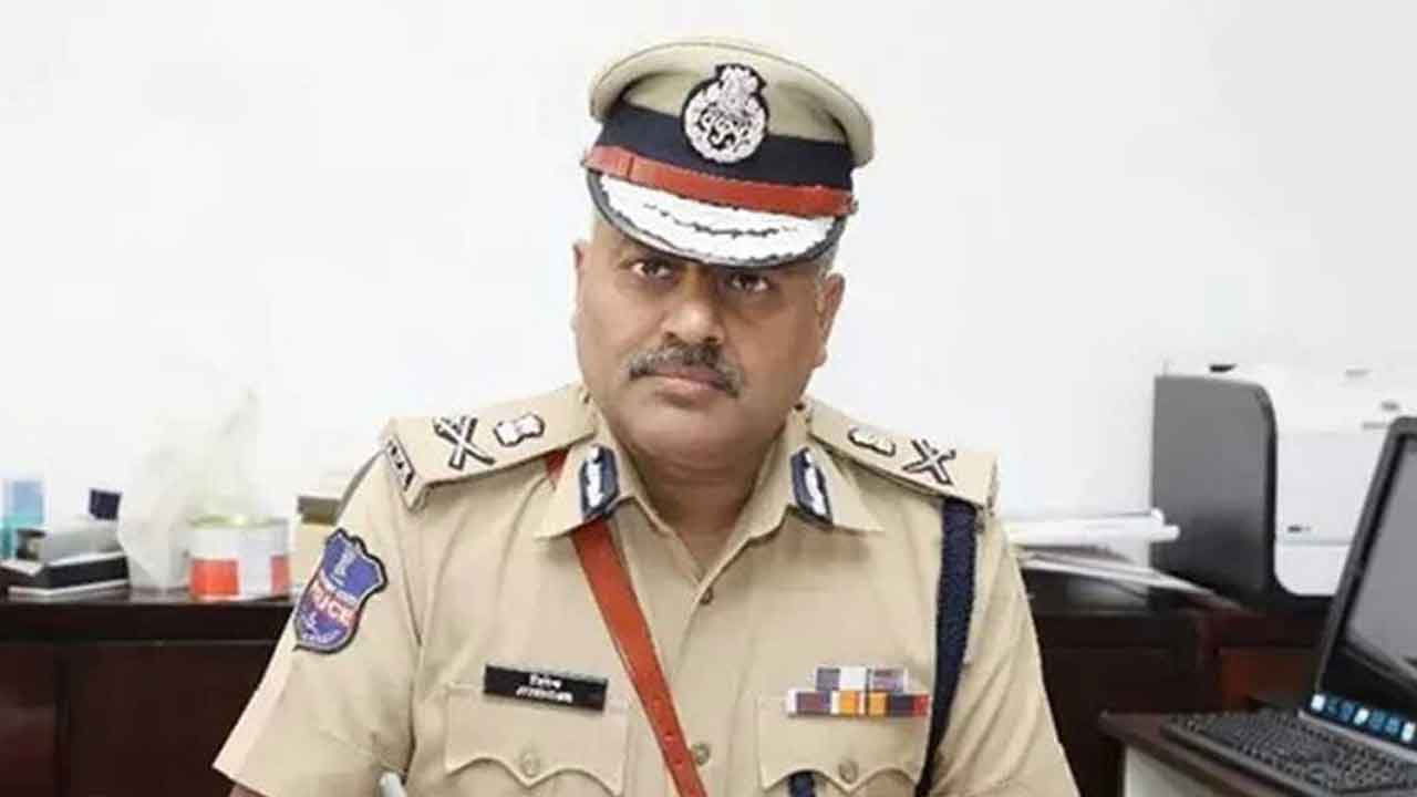 ఉత్తమ సేవలకు డీజీపీ ప్రశంసలు