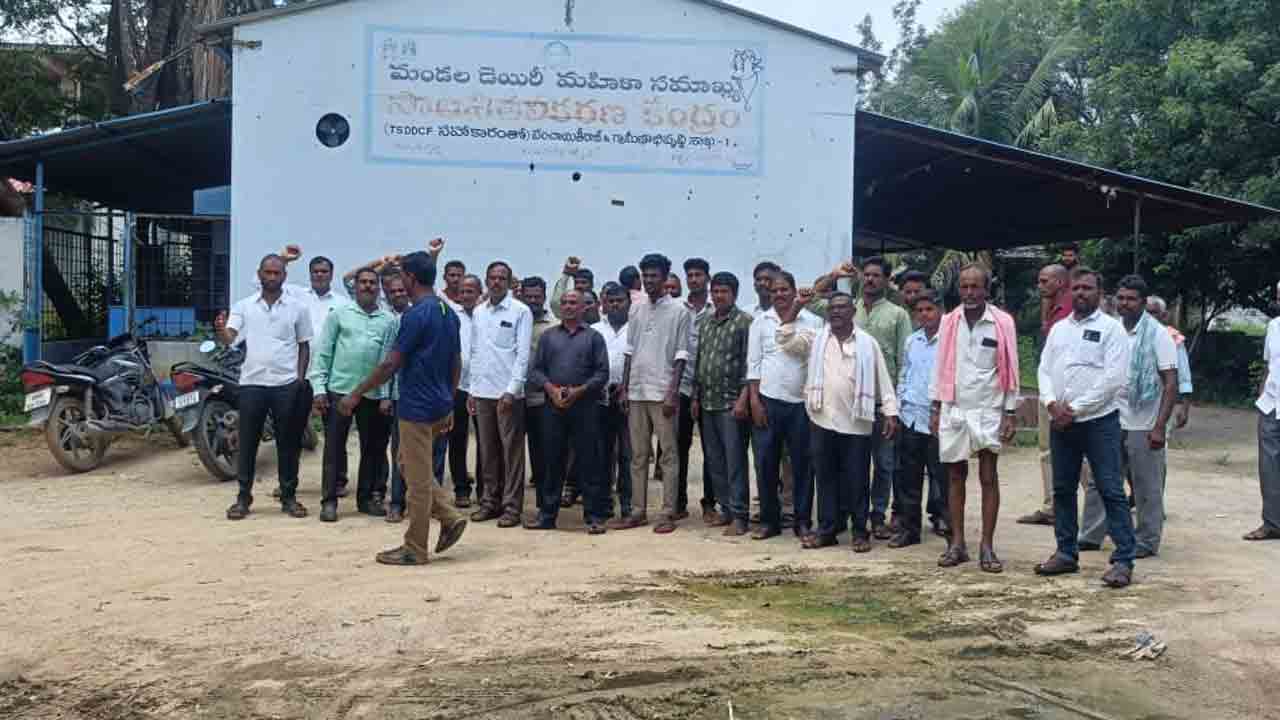 పాల బిల్లులు చెల్లించాలి