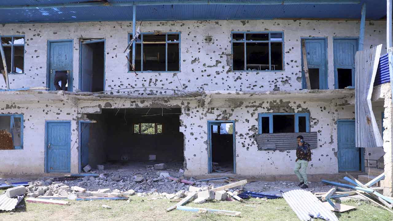 ప్రధాని పర్యటన వేళ ఎన్‌కౌంటర్లు