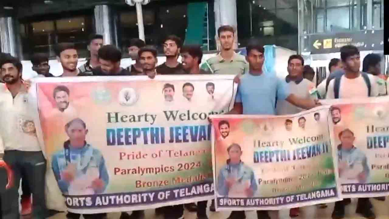Deepthi Jeevanji | హైదరాబాద్‌ చేరుకున్న దీప్తి జివాంజీ.. ఎయిర్‌పోర్ట్‌లో ఘన స్వాగతం