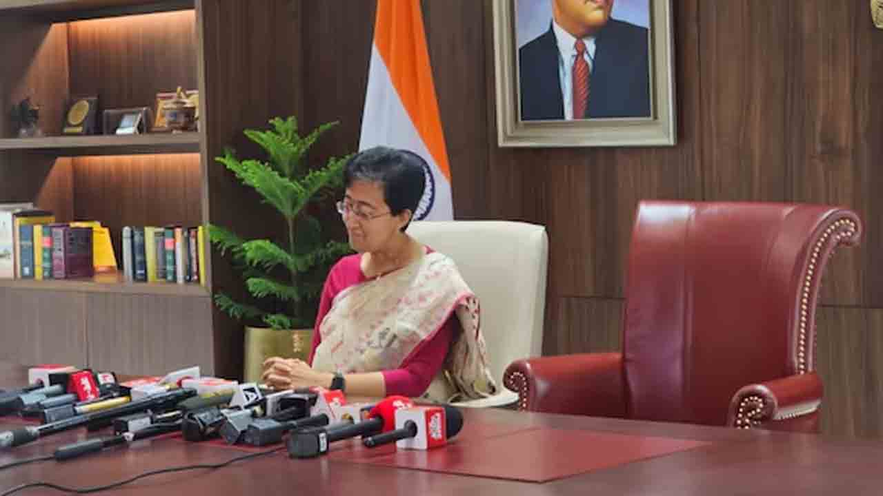 Atishi | ఢిల్లీ ముఖ్యమంత్రిగా బాధ్యతలు చేపట్టినా అతిశీ ఆ కుర్చీలో మాత్రం కూర్చోలేదు.. ఎందుకంటే?