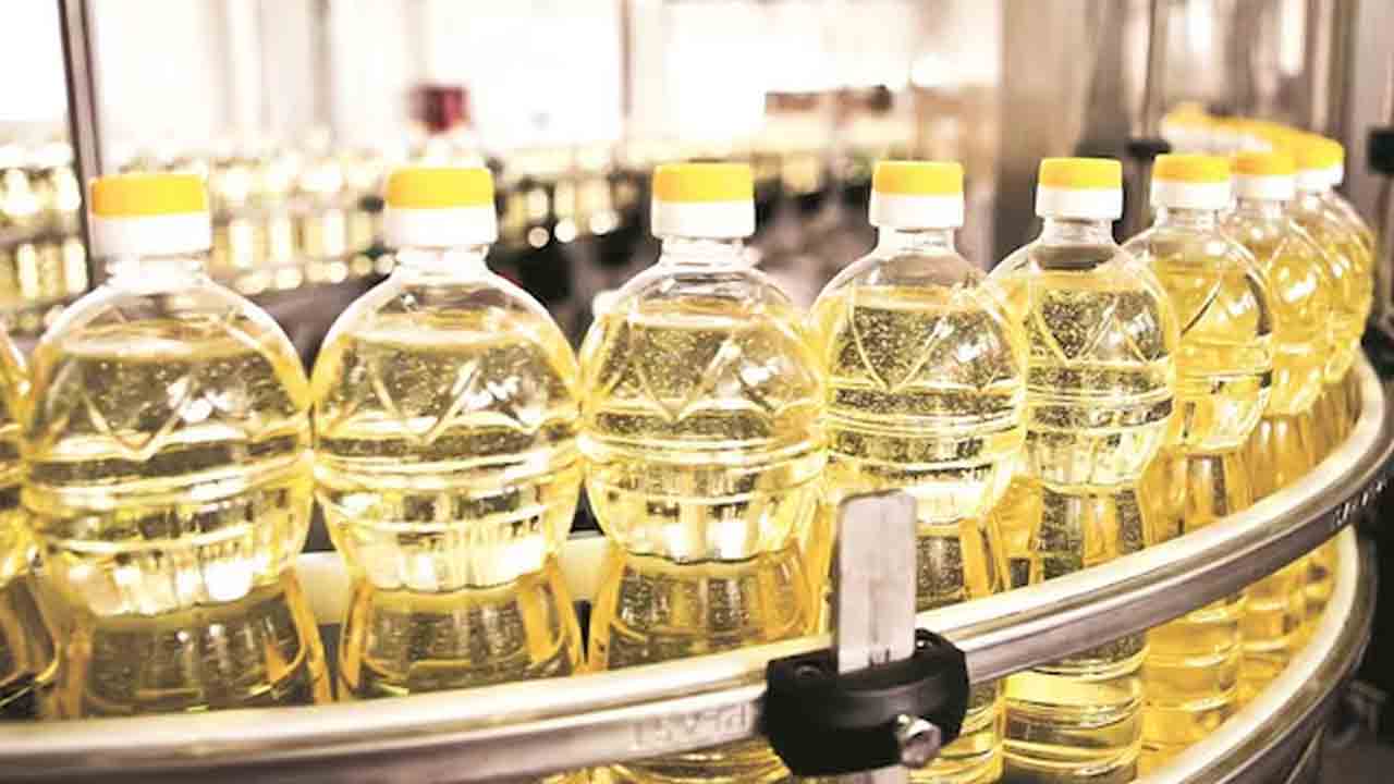 Edible Oils | దిగుమతి సుంకం ఆసరాగా వంట నూనెల ధరలు పెంచొద్దు.. కేంద్రం హితవు