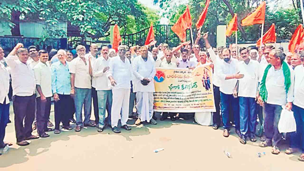 రైతులందరికీ రుణమాఫీ చేయాలి