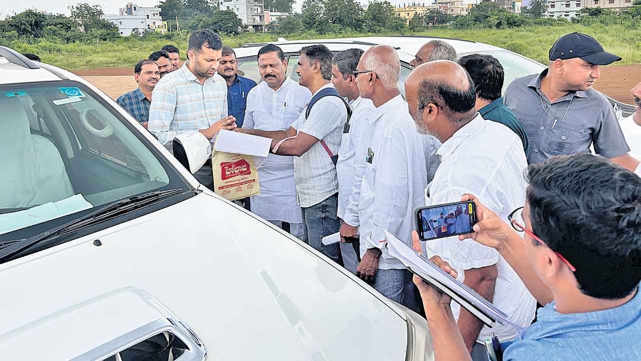 RRR | కొత్త అలైన్‌మెంట్‌ వద్దే వద్దు.. పట్టా భూముల మీదుగా ట్రిపుల్‌ ఆర్‌ వెళ్తే తీవ్ర నష్టమని రైతుల ఆవేదన