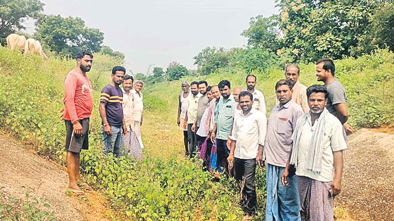 మాడ్గులపల్లి రైతుల నిరసన