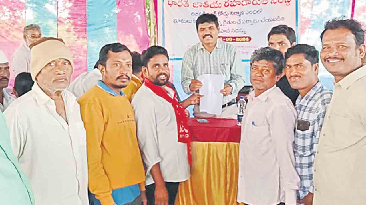 నష్టపరిహారం వద్దు ..భూమే కావాలి
