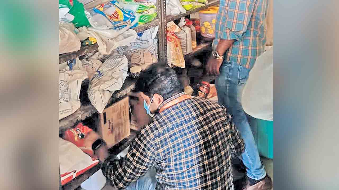 Hyderabad | సాలె పురుగులు, బొద్దింకలు.. హోటళ్లలో ‘ఫుడ్‌ సేఫ్టీ’ తనిఖీలు