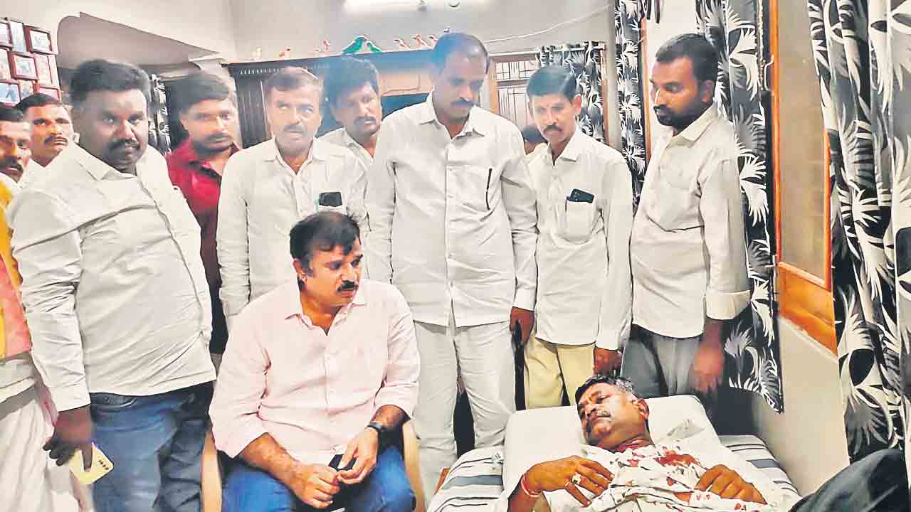 ఫ్యాక్షన్‌ రాజకీయాలకు తెరలేపుతున్న కాంగ్రెస్‌ నేతలు