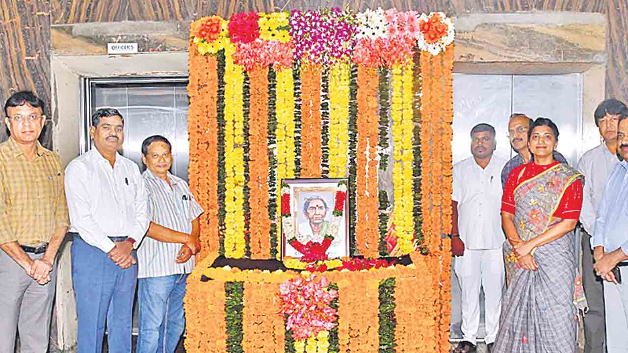 మహిళా పోరాట శక్తికి ప్రతీక ఐలమ్మ