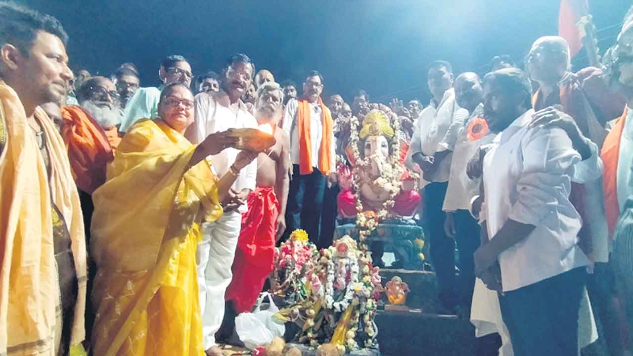 బైబై గణేశా.. చెన్నూర్ పట్టణంలో ప్రశాంతంగా నిమజ్జనం