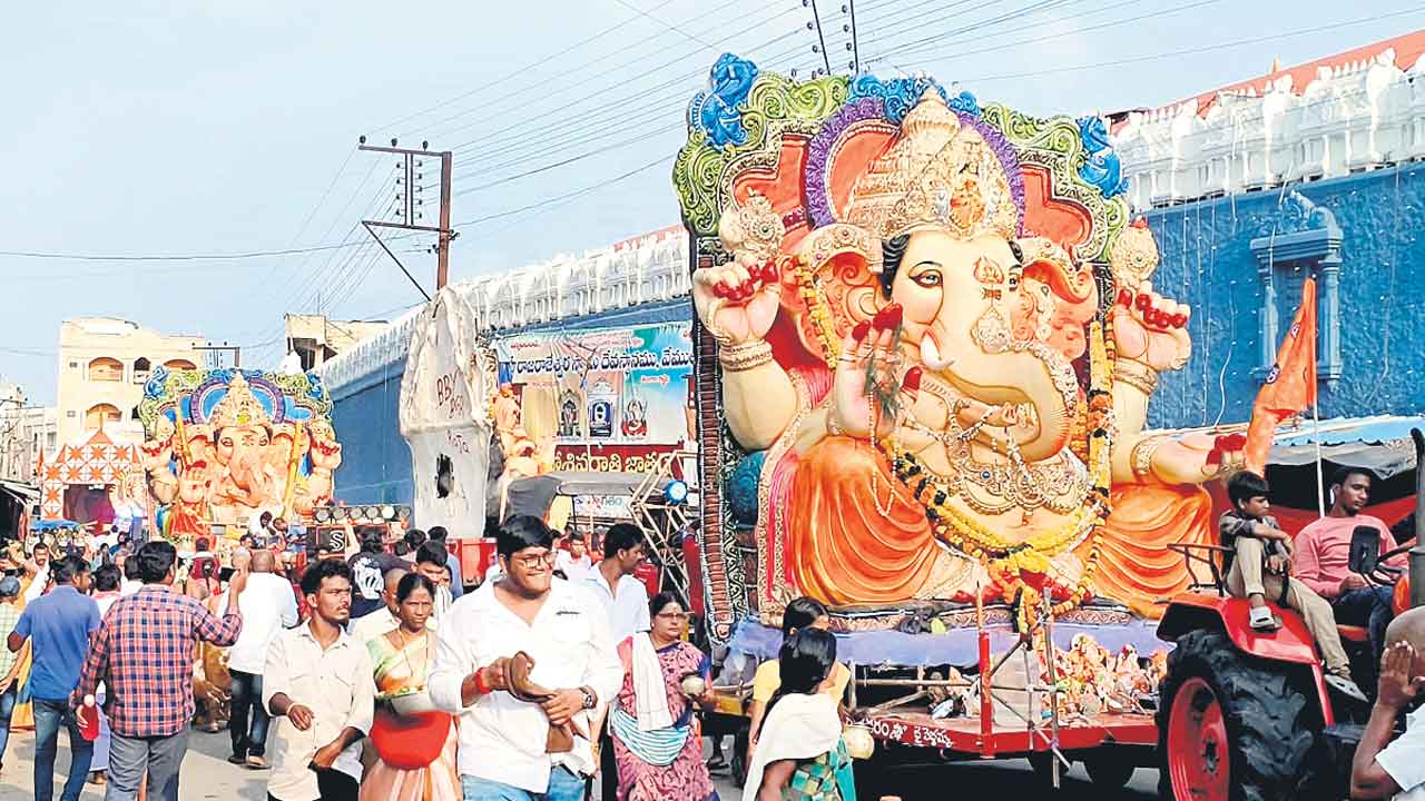 గంగమ్మ ఒడిలోకి..