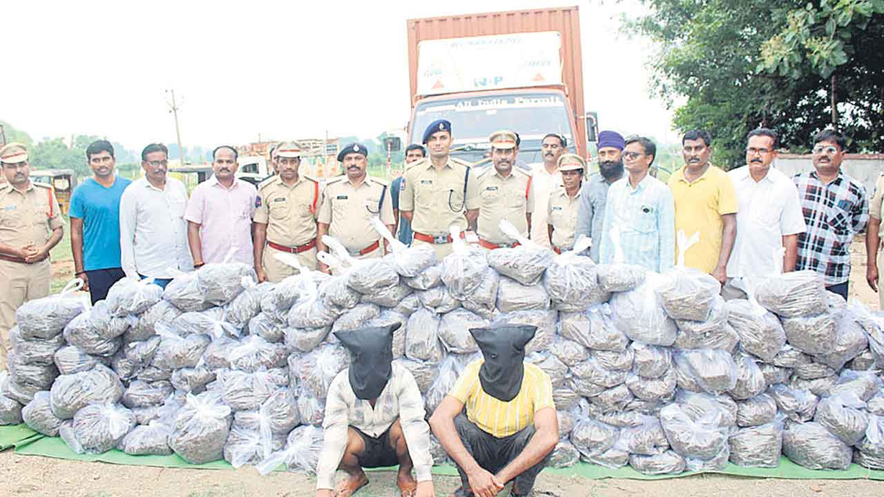 అంతర్రాష్ట్ర గంజాయి ముఠా అరెస్టు