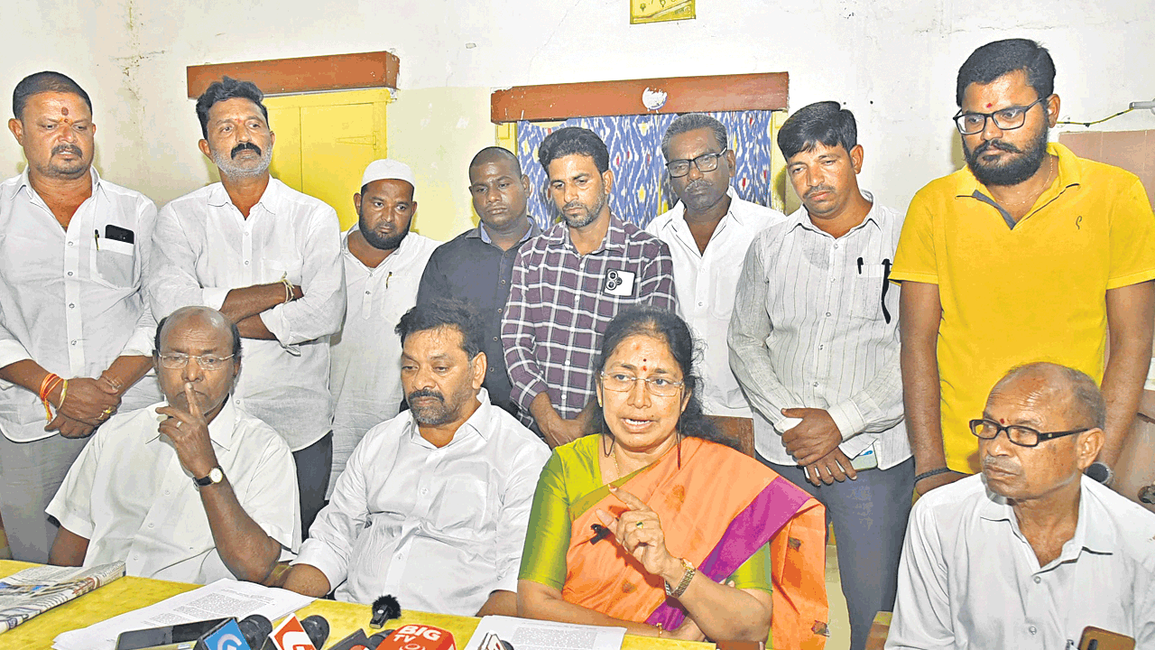 ఐఐహెచ్‌టీని తరలిస్తే ఊరుకోం