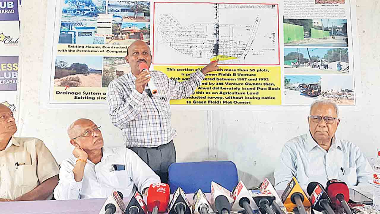 కబ్జాదారులపై కఠిన చర్యలు తీసుకోవాలి