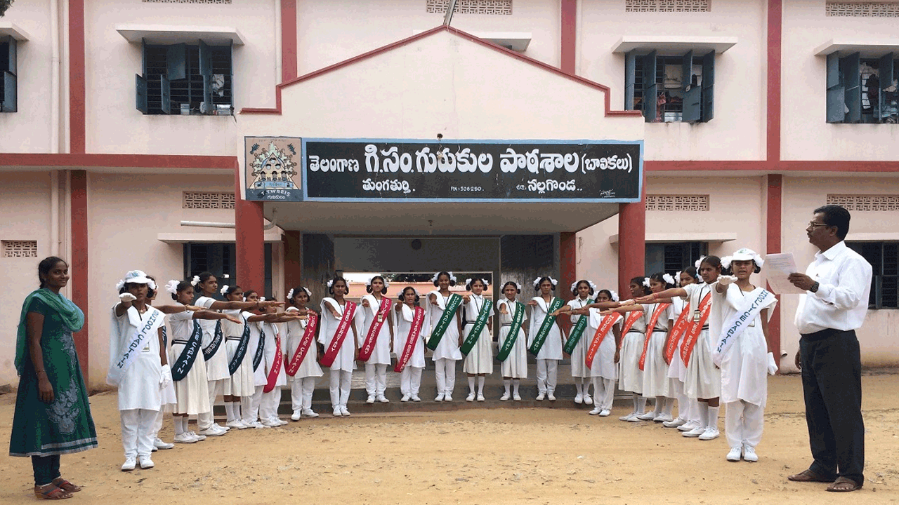 గురుకులాల సమస్యలను పరిష్కరించాలి