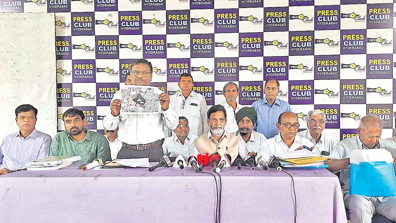 కబ్జాదారులం కాదు.. రిటైర్డు ఉద్యోగులం