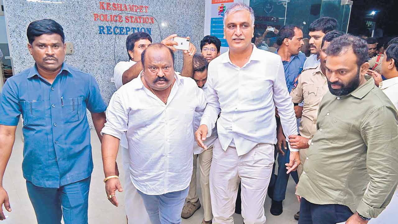 బీఆర్ఎస్ నేతల అక్రమ అరెస్ట్