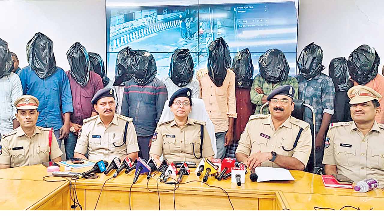 BSNL | అండర్‌ గ్రౌండ్‌ కేబుల్‌ కాపర్‌ వైర్‌ చోరీ.. బీఎస్‌ఎన్‌ఎల్‌ ఫిర్యాదుతో బయటపడ్డ బండారం