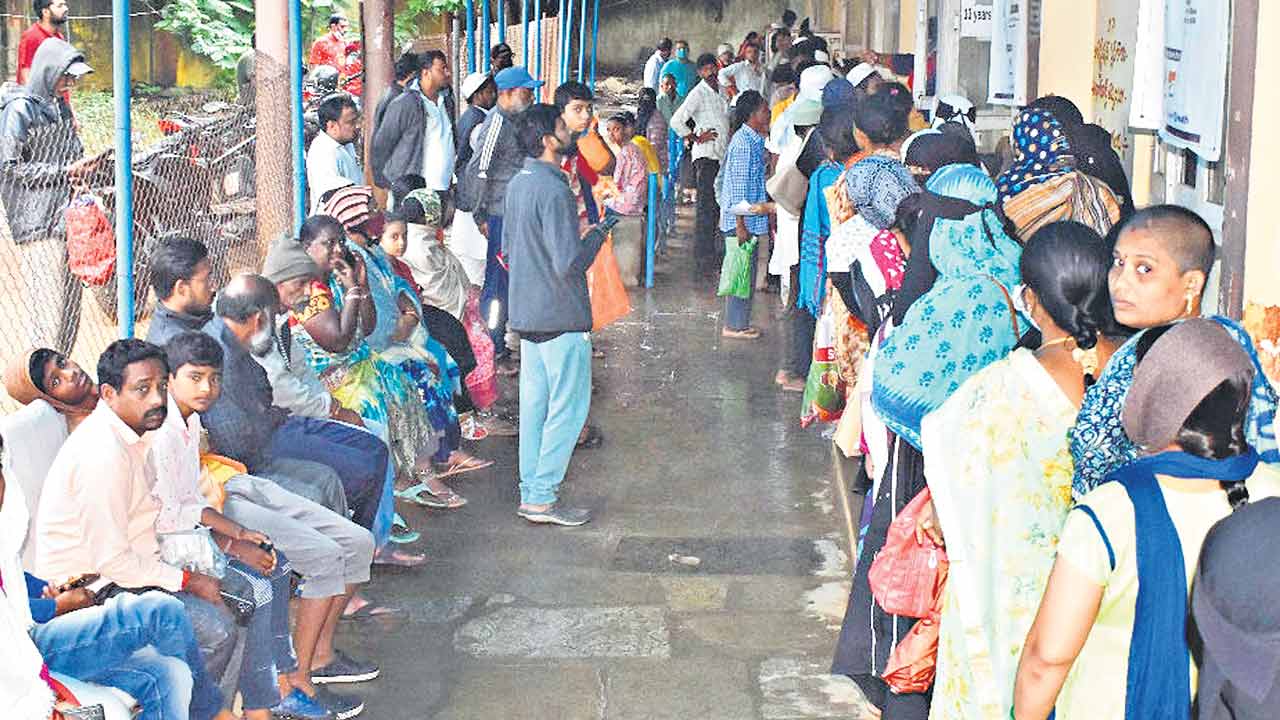 Viral Fevers | హైజ్వరాబాద్‌.. గ్రేటర్‌ను చుట్టుముట్టిన వైరల్‌ ఫీవర్స్‌