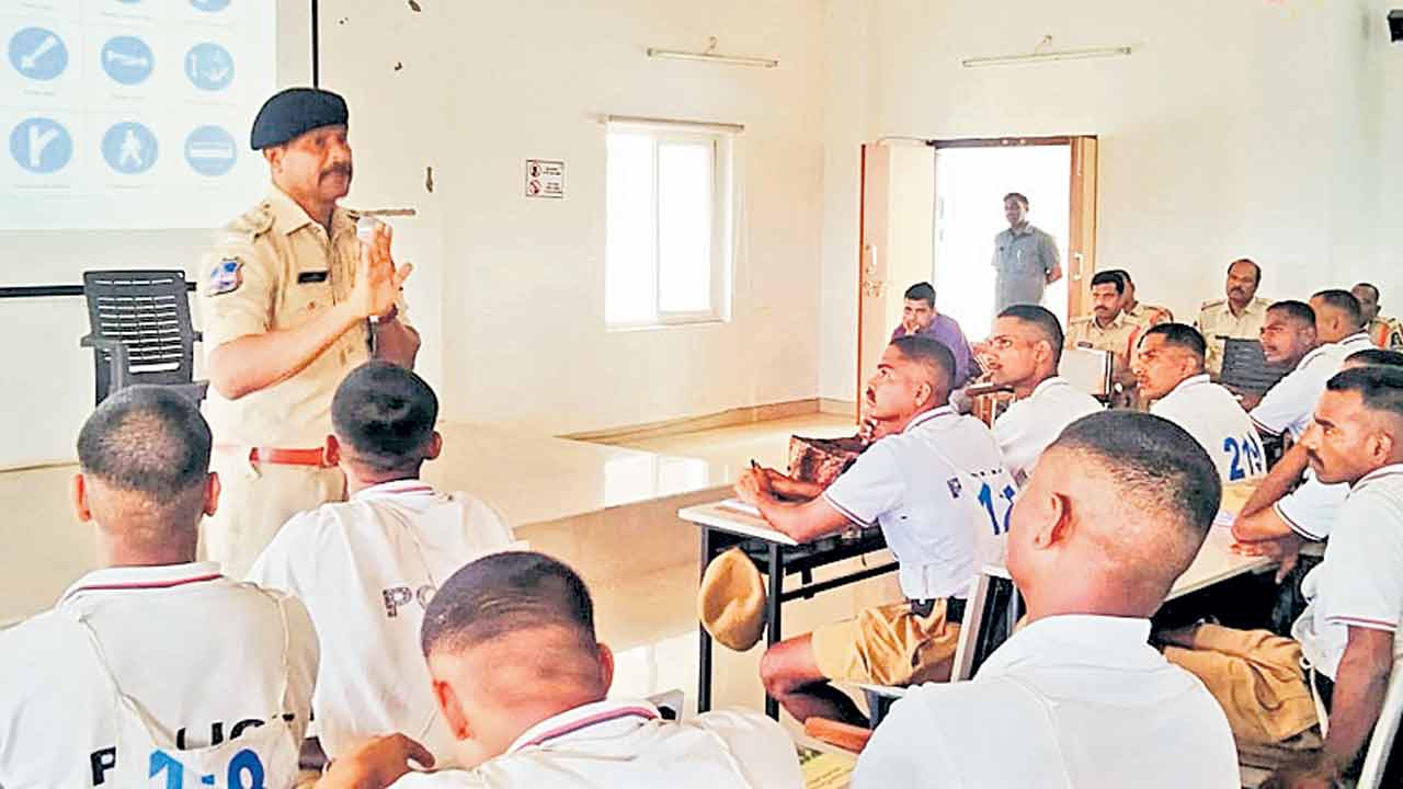 ప్రతి ఒక్కరూ ట్రాఫిక్‌ నిబంధనలు పాటించాలి