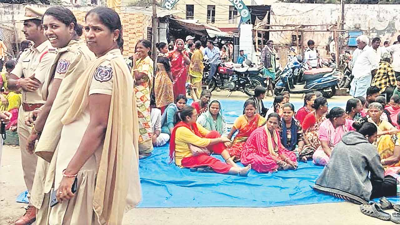 Congress Govt | మా పొట్ట కొట్టిన సర్కార్‌ బాగుపడదు!