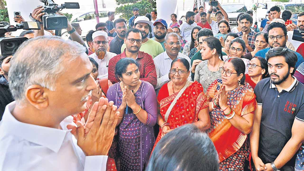 Telangana Bhavan | వేదన రోదన.. తెలంగాణ భవన్‌లో కన్నీరు మున్నీరైన మూసీ నిర్వాసితులు