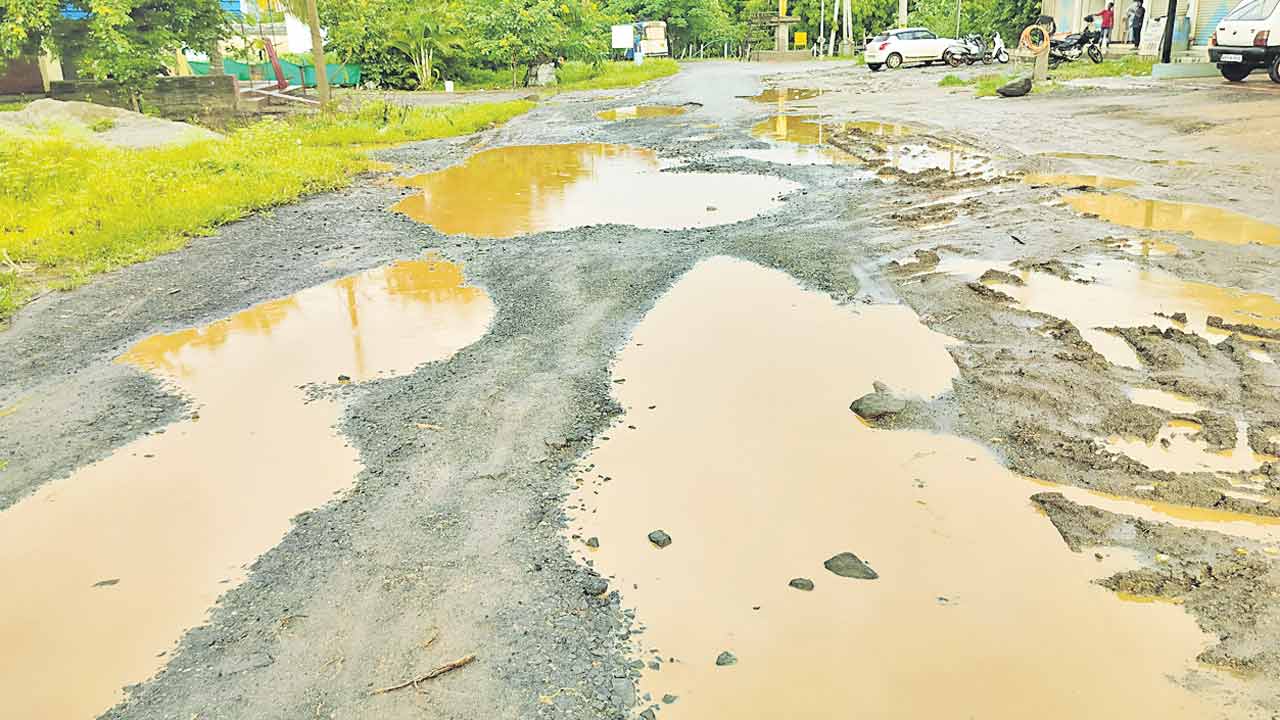 అధ్వాన దారులు