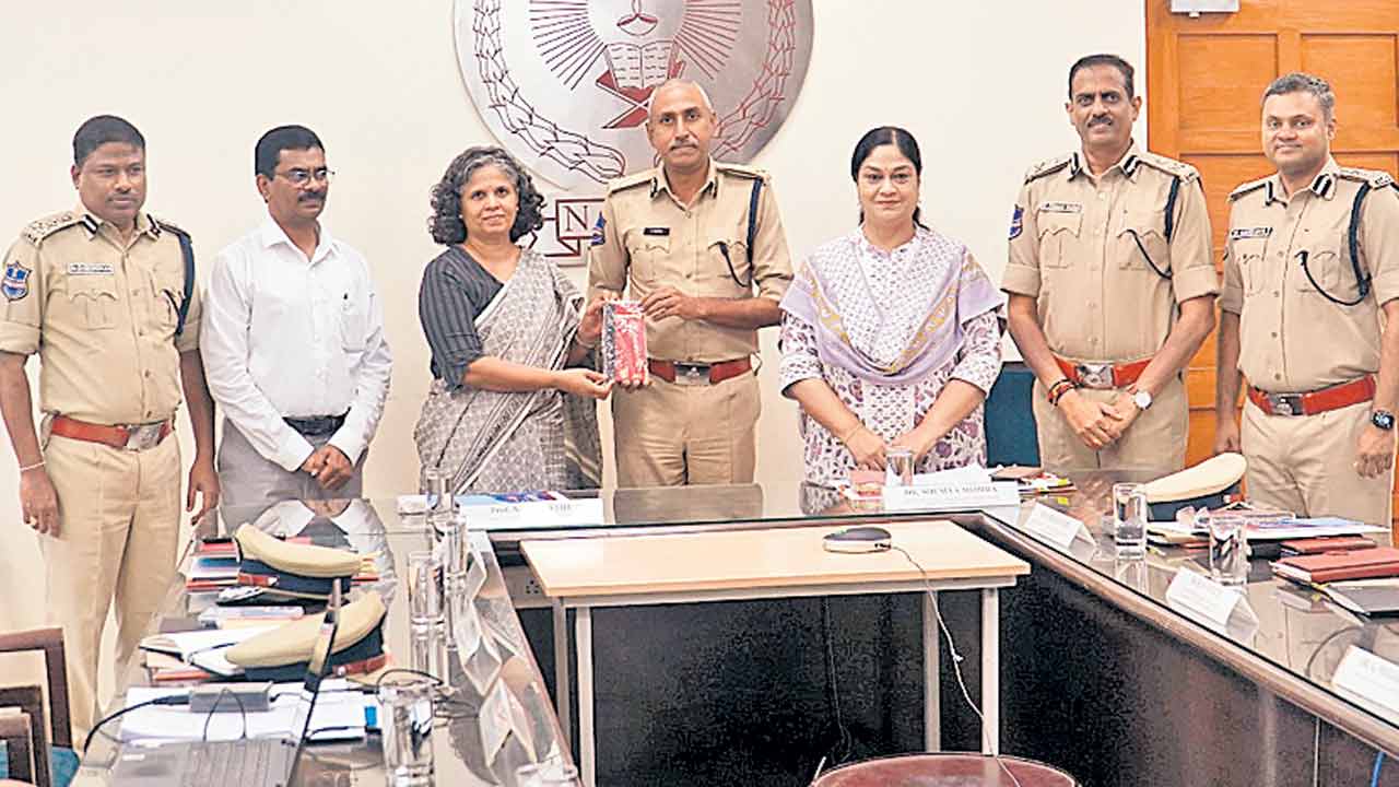 ఖైదీలను తీర్చి దిద్దేందుకే.. చట్టాన్ని ఆధునీకరించాలి