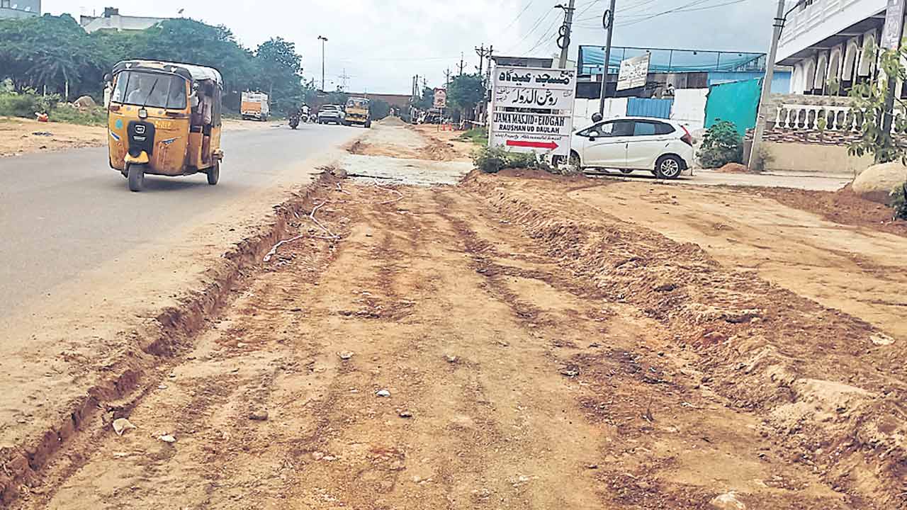 బడంగ్‌పేటలో నిబంధనలకు తిలోదకాలు