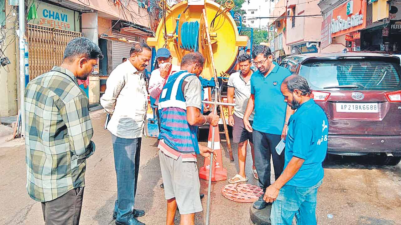 సీవరేజీ సమస్యలపై ప్రత్యేక దృష్టి
