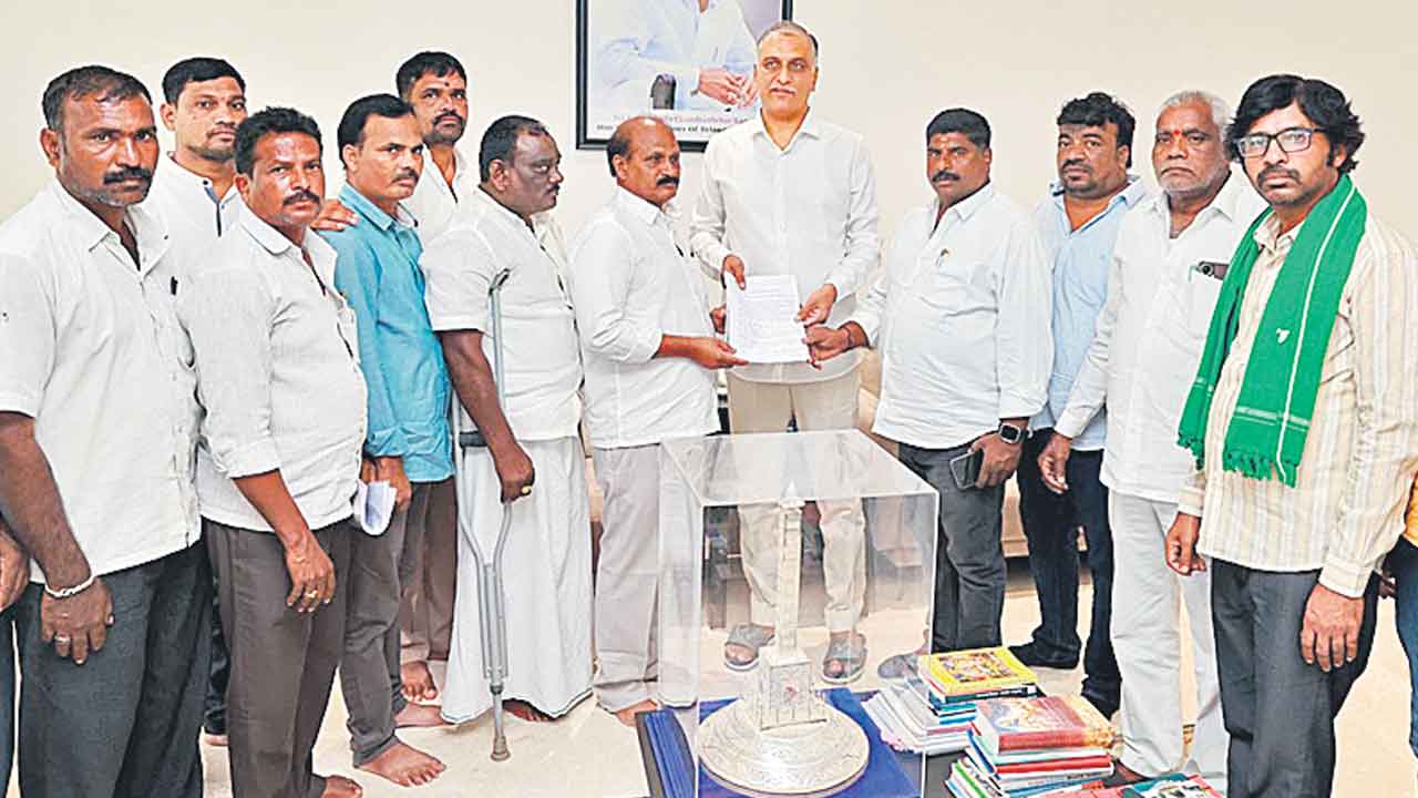 ట్రిపుల్‌ ఆర్‌ బాధితుల పక్షాన పోరాడుతం