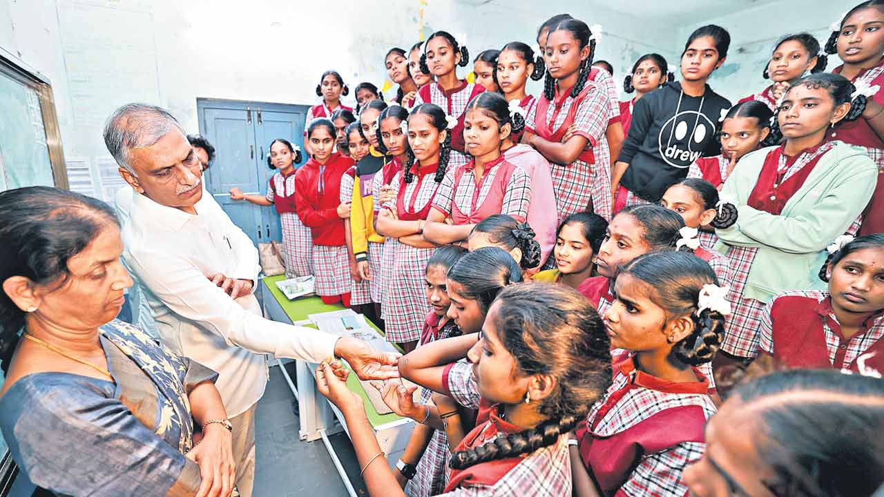 Harish Rao | పురుగుల అన్నం.. ప్రశ్నిస్తే వాతలా?.. ఆడపిల్లల వేదన సీఎంకు పట్టదా?: హరీశ్రావు